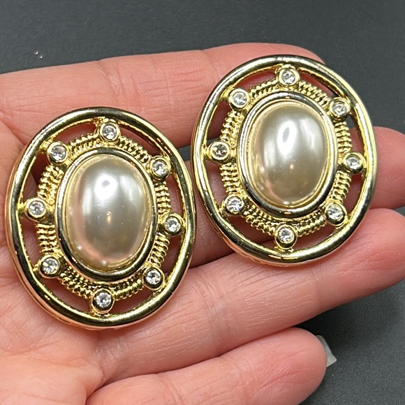 VTG Givenchy Estate Post Back Gold Tone Faux Pearl Rhinestones Large Earrings - Picture 2 of 9